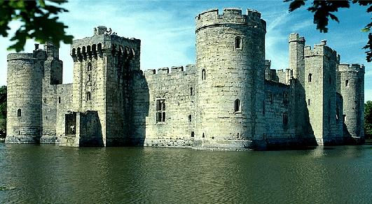 Bodiam Castle, vodní hrad.jpg